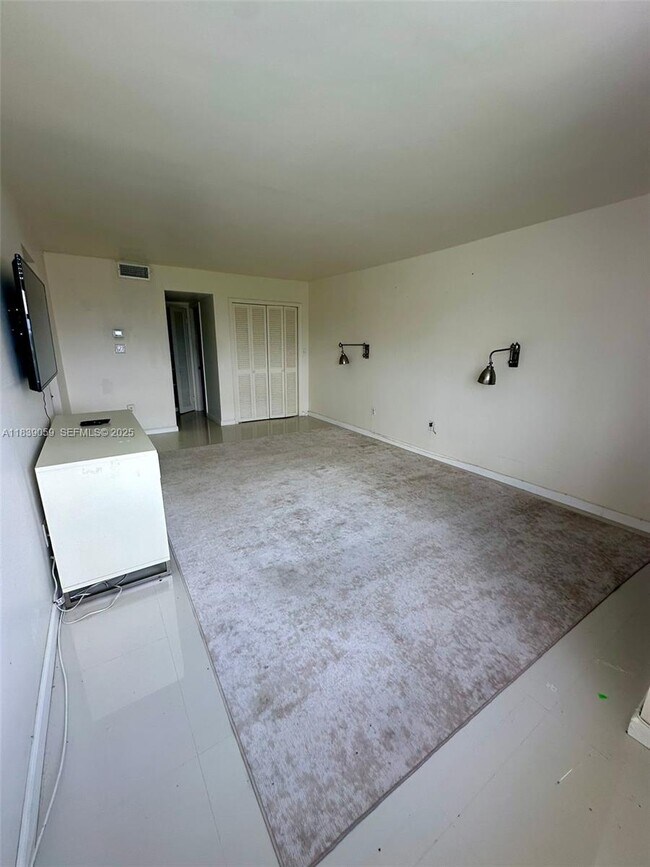 Building Photo - 5750 Collins Ave