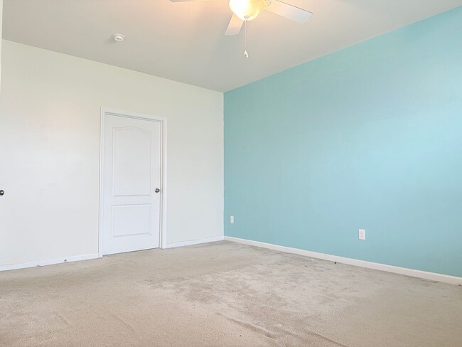 Building Photo - Spacious 3 Bed, 2 Bath Home in Desirable P...
