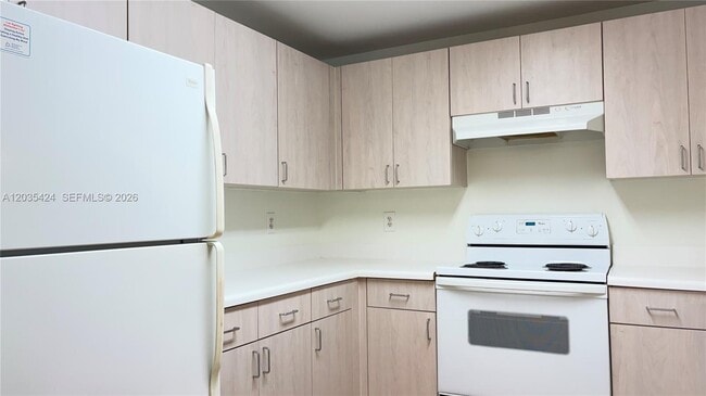 Building Photo - 50 Menores Ave