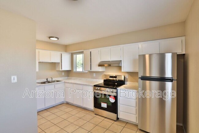 Building Photo - 1625 N Date