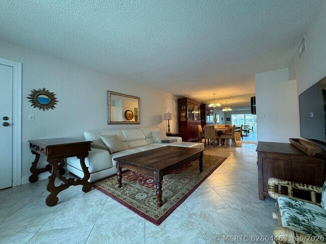 Building Photo - 6219 Bay Club Dr