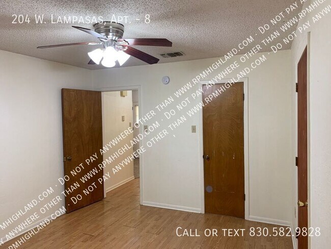 Building Photo - 204 W. Lampasas, Apt.-8