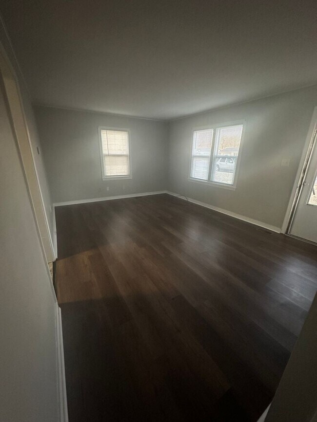 Building Photo - 2 Bedroom, 1 Bathroom House with Detached Garage