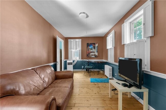 Building Photo - 26 Perry St