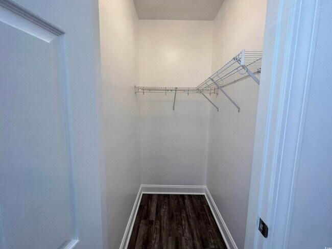 Building Photo - 2057 Silvercrest Dr