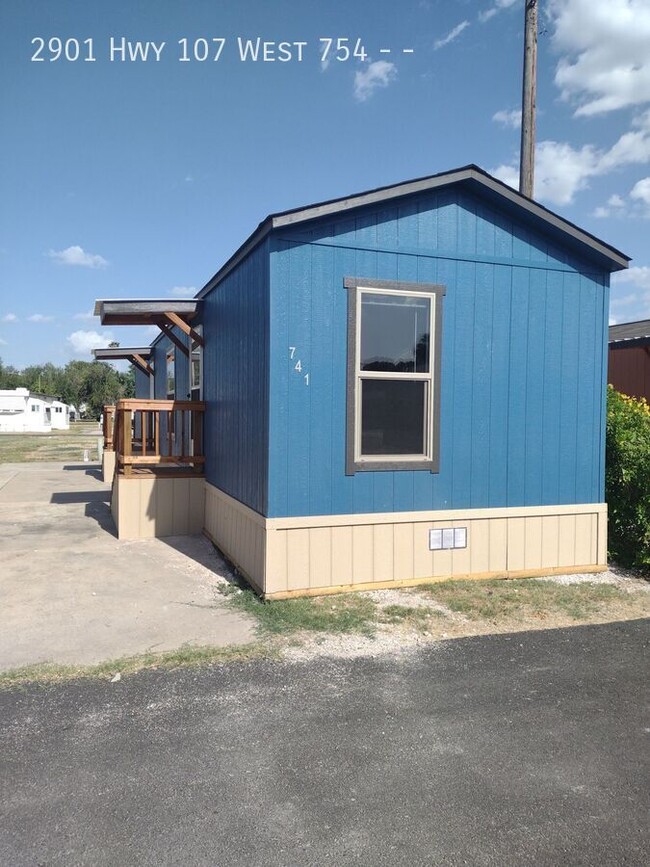 Building Photo - Porch Model Home