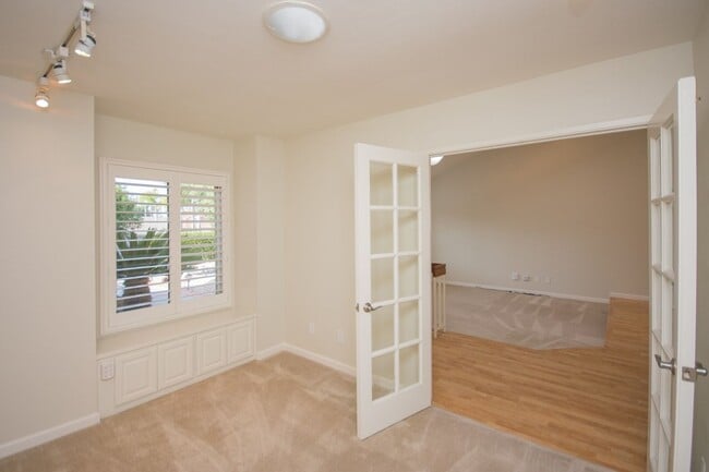 Building Photo - Lovely 3+BR Single-Story Carlsbad Home With AC & Skylights!!