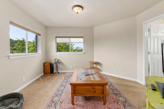 Building Photo - Charming Home Awaits: Spacious & Modern Li...