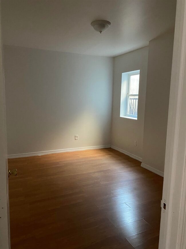 Building Photo - 106 Ocean Ave