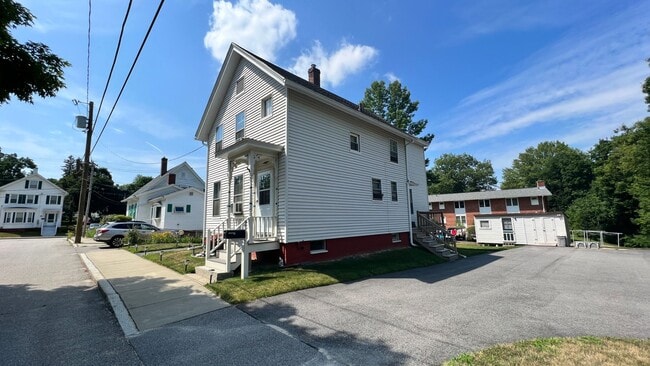 Building Photo - 2 Bedroom, 1 Bath Duplex in Quiet Dover Ne...