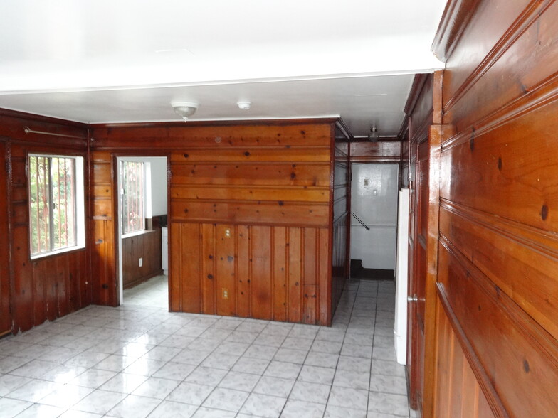 Living room, hallway right - 1972 Avalon St