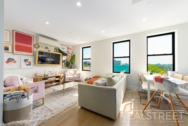 Primary Photo - Stunning Renovated 2BR in Bushwick with St...