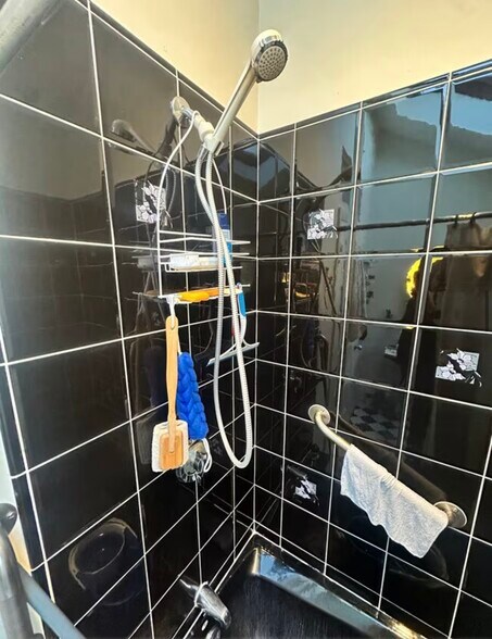 Building Photo - 147 Willow Ave