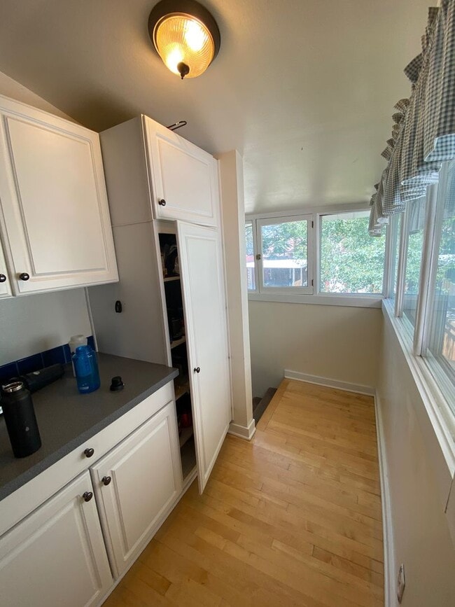 Building Photo - Aug 2025 - 4 Bedroom 2 Bathroom Wash Park ...