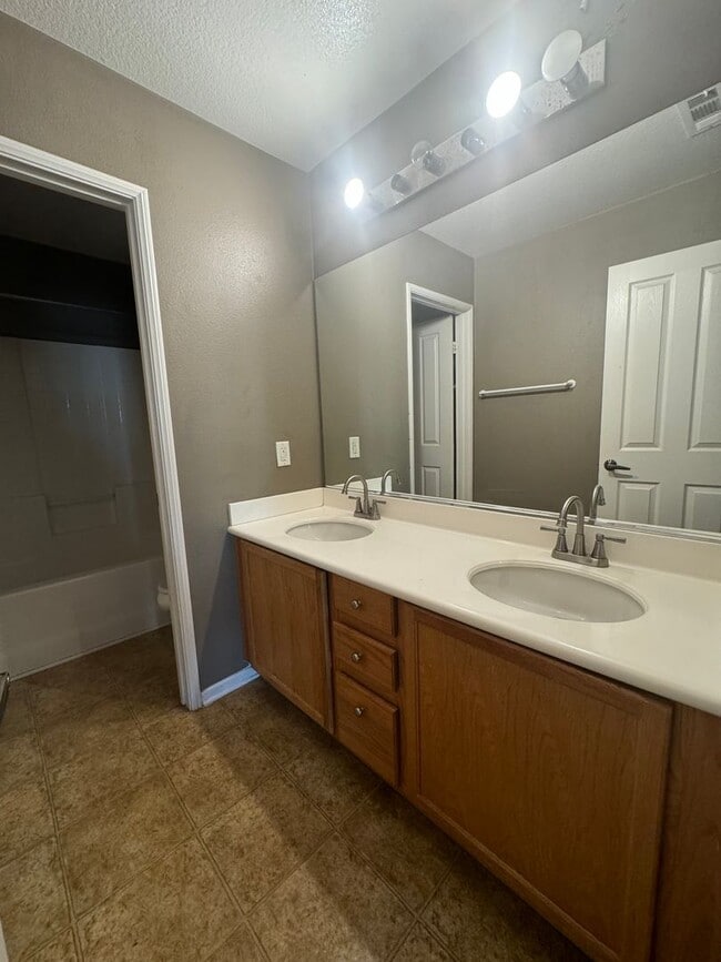 Building Photo - Beautiful Home in the Heart of Perris