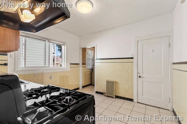 Building Photo - 38 George St