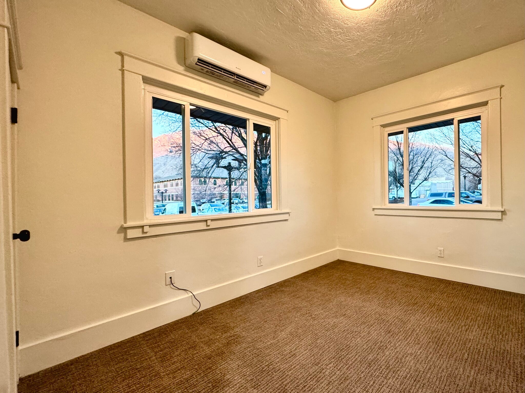 Building Photo - 76 W 200 S