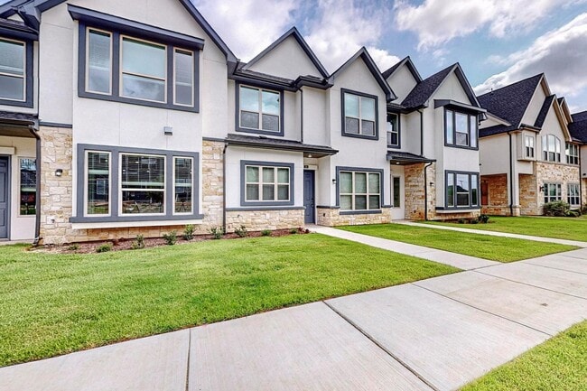 Building Photo - 4 bed 3 Bath Luxurious Townhome in Frisco!