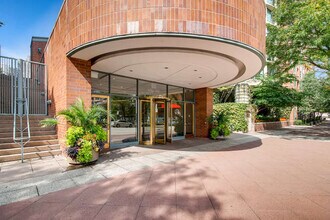 Building Photo - 440 N McClurg Ct