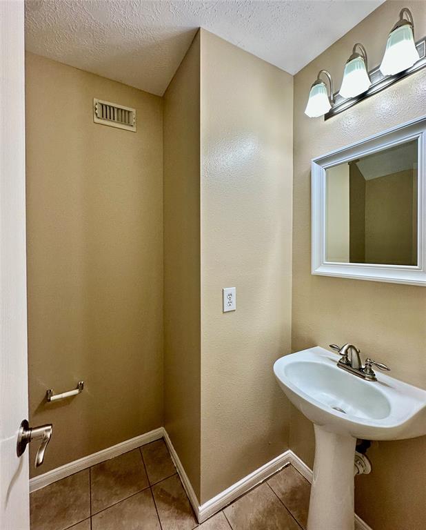Building Photo - 16402 Tudor Point Ct