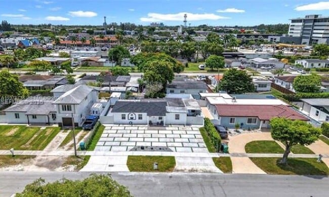 Building Photo - 7410 SW 39th St