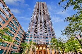 Building Photo - 400 N La Salle Dr