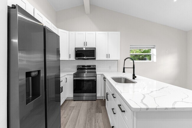 Kitchen - 564 W 2nd Ave