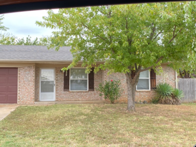 Building Photo - 208 Edd Dr