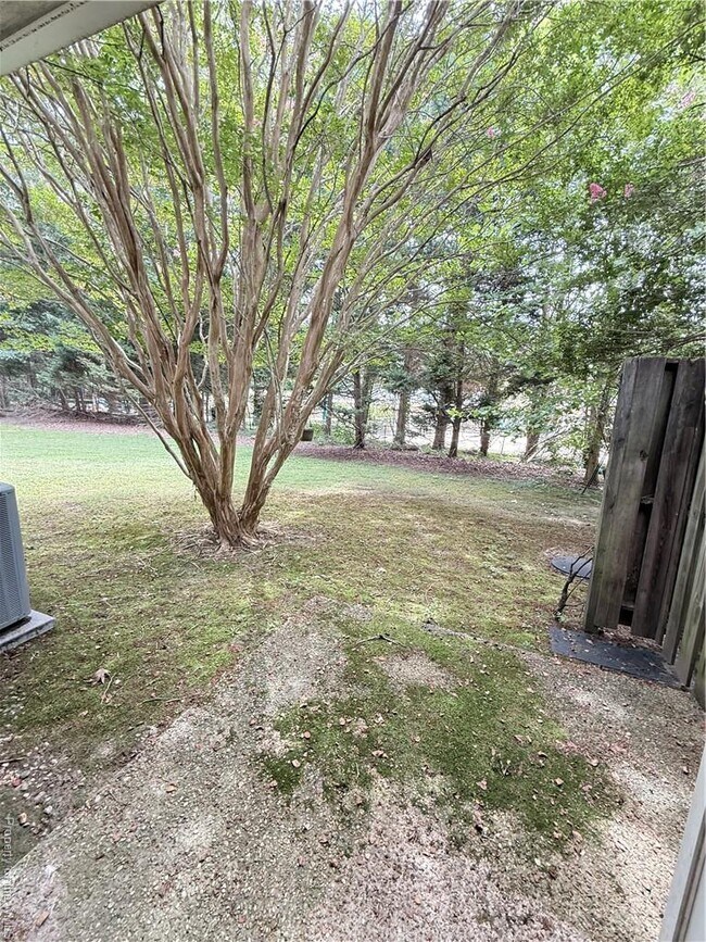 Building Photo - 105 Lewis Cir
