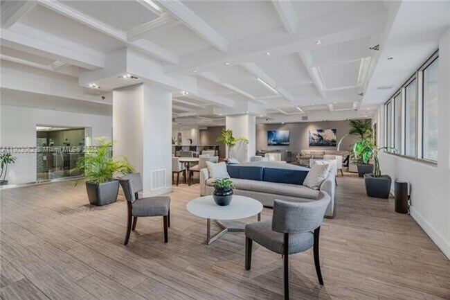 Building Photo - 100 Lincoln Rd