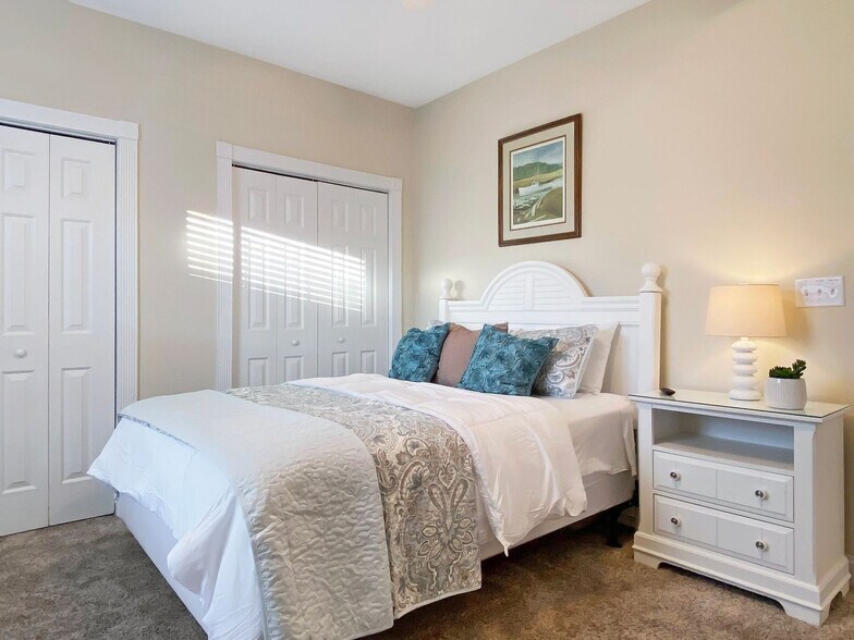 Building Photo - 4880 Dahlia Ct