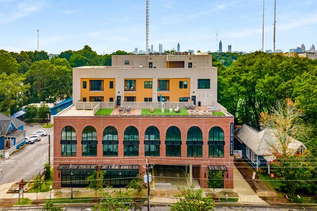 Building Photo - 112 Rogers St NE