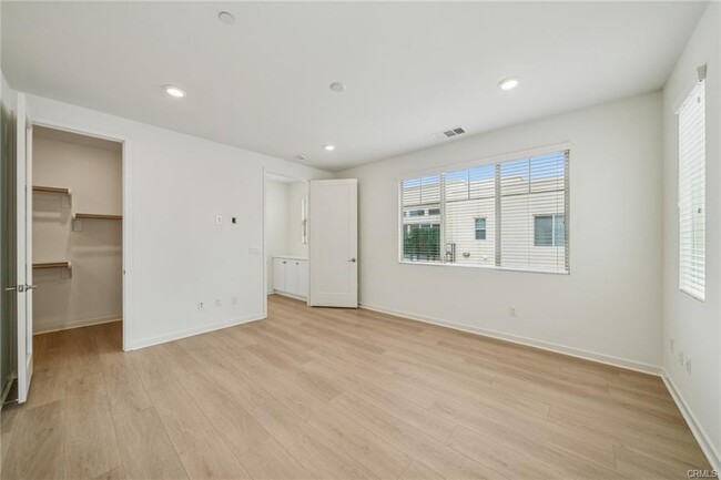 Building Photo - 303 Magnet