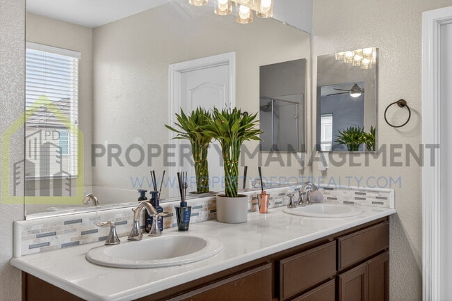 Building Photo - Spacious Elegance Awaits: 4-Bedroom Home with Hardwood Floors in Elk Grove!