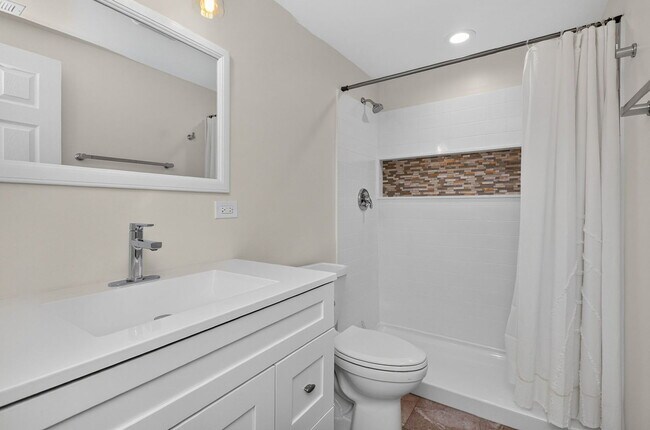 Building Photo - 207 Tanglewood Dr
