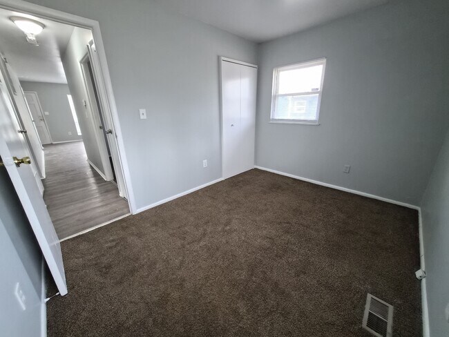 Building Photo - 3525 Luewan Ct