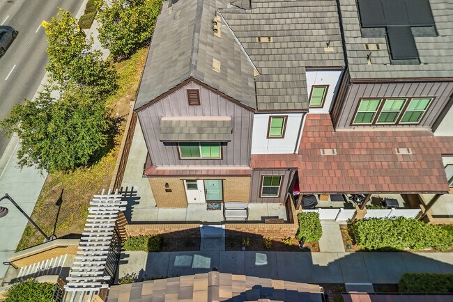 Building Photo - 105 Red Brick Dr
