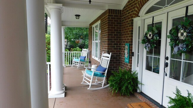 Building Photo - 400 Beaumont Park Cir