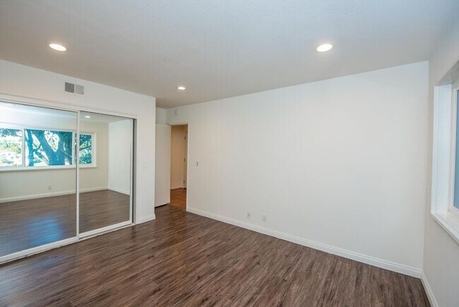 Building Photo - Anaheim Hills