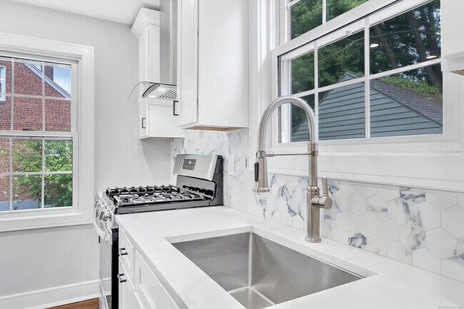 Building Photo - 116 Morse St