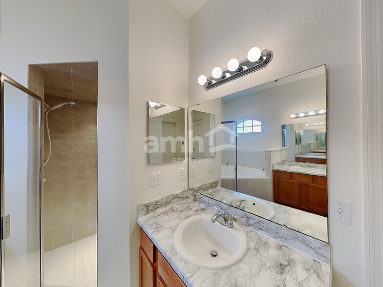 Building Photo - 10707 Carloway Hills Dr