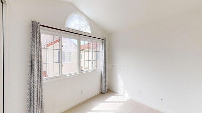 Building Photo - Beautiful 3 Bedroom Home in Eastside Costa Mesa