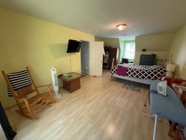 Building Photo - 408 Mitchell Ln