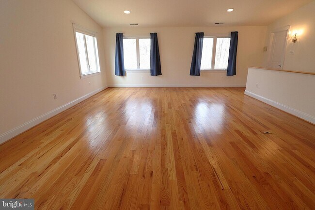 Building Photo - 118 Quaint Acres Dr