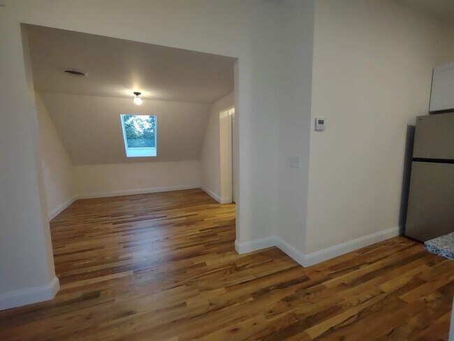 Building Photo - 394 Union Ave