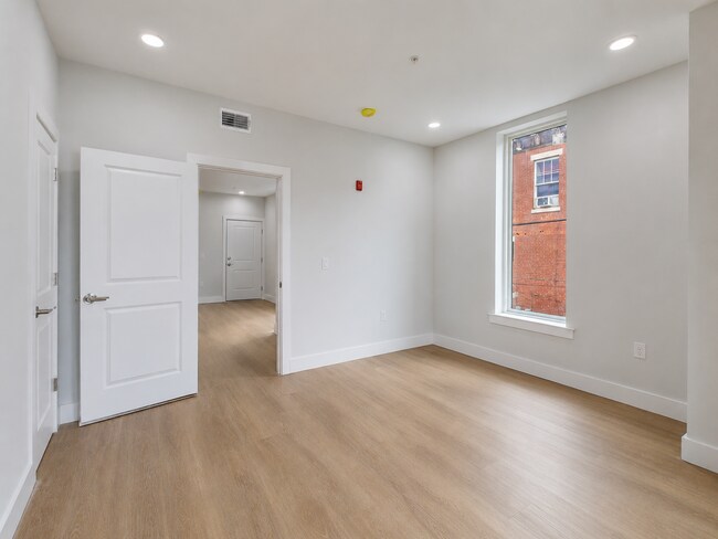 Building Photo - 122 E Cumberland St