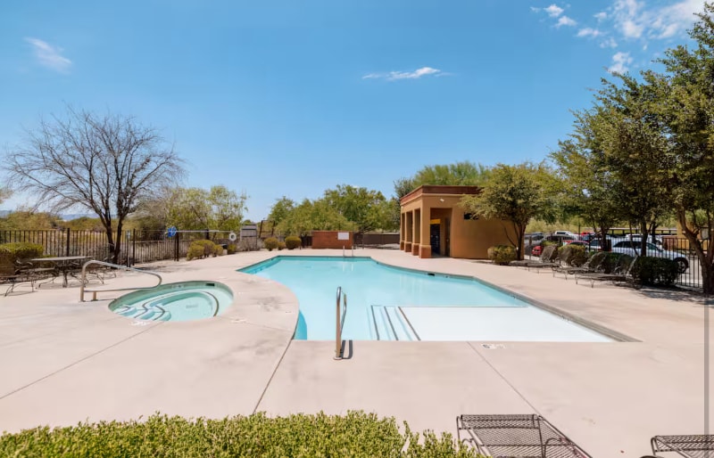 Building Photo - 2030 E River Rd