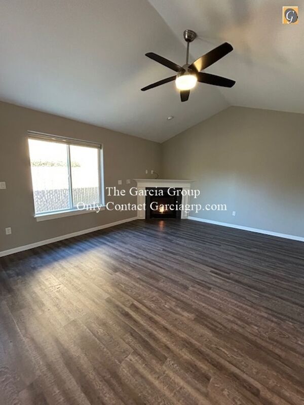 Building Photo - 15454 SE East Ave