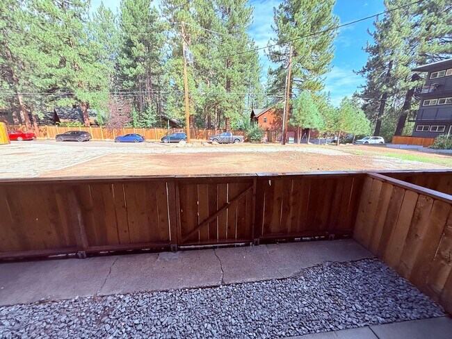 Building Photo - 2 bed 1 bath apartment for rent in South Lake Tahoe