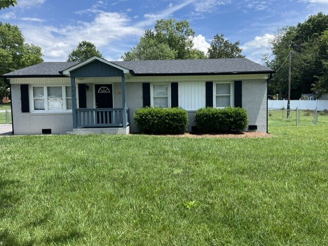 Building Photo - 803 Robinson Rd